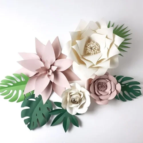 Fiori e piante in carta fatti a mano e sculture decorative per interni