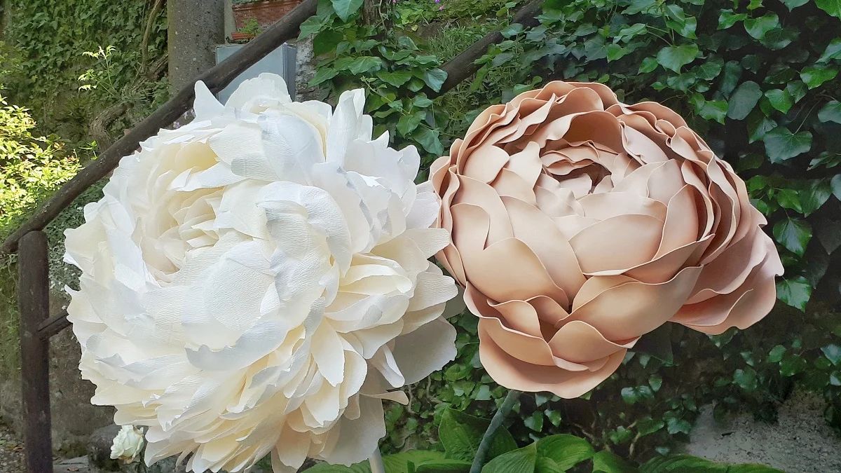 Peonia gigante in carta crespa